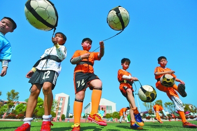 Hanwha Life Esports 和 Karmine Corp 在 First Stand 2025 中获得胜利